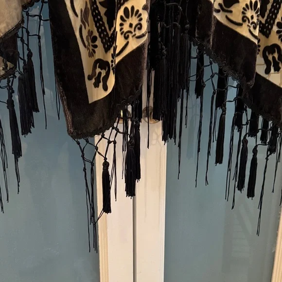 Free People Black and Cream Floral Shawl - Picture 2 of 3